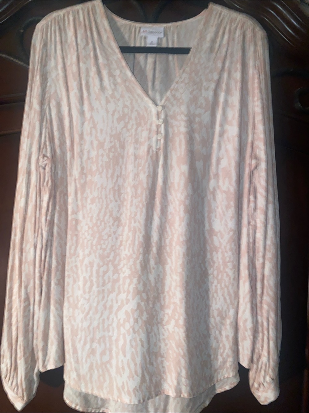 Liz Claiborne Soft Pink Printed V-Neck Long Sleeve Top